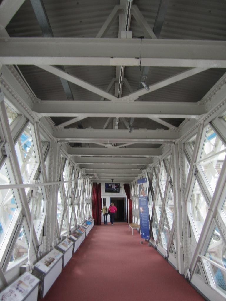 Inne i ena gångbron, Tower Bridge