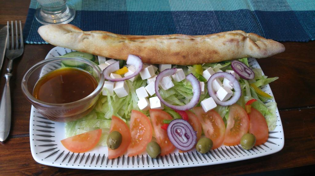 Grekisk Sallad på Pelin Meryem Restaurang i Oviken