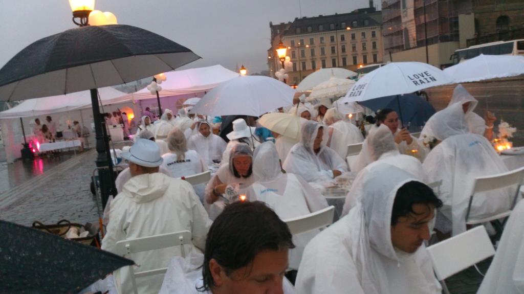 Diner en Blanc Stockholm 2013 – Skeppsbron